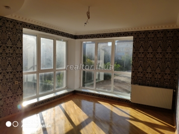 A 3-room apartment for sale on the ideal second residential floor on Pasichna street