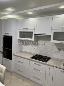 A 3-room apartment is for sale in the Positron Cascade area on Simonenko Street